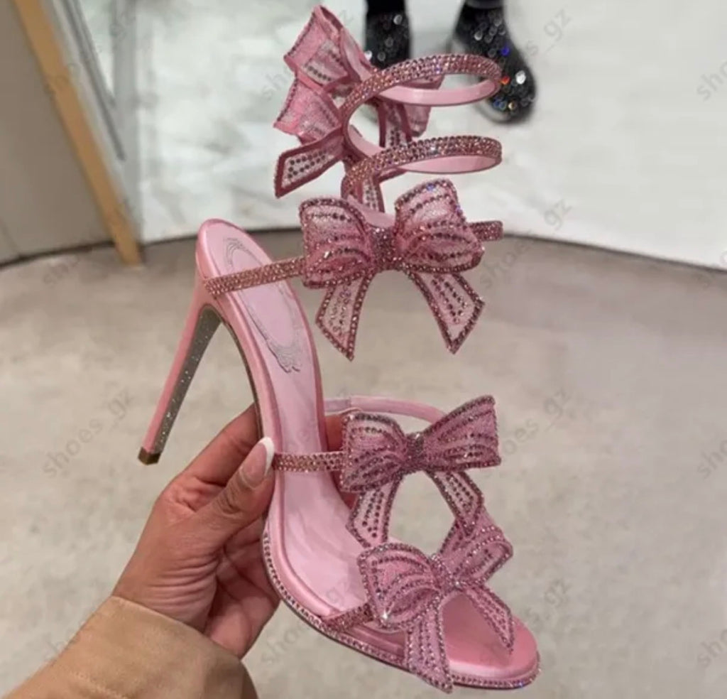 Designer bow heals